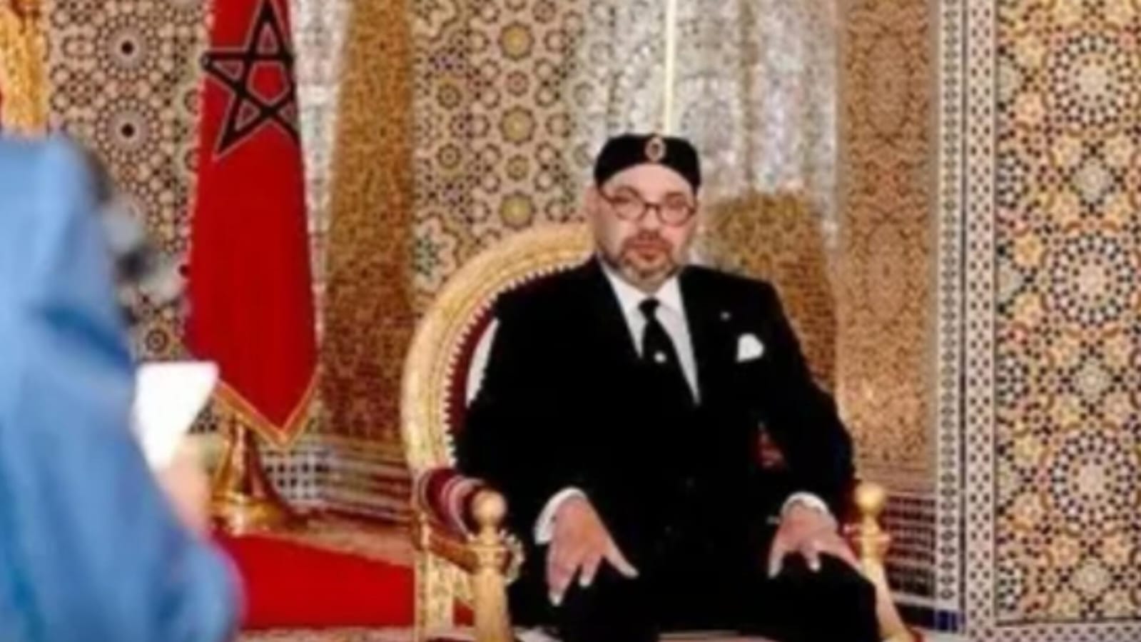 جلالة الملك يستقبل رئيس الحكومة وأعضاء الحكومة في صيغتها الجديدة بعد إعادة هيكلتها