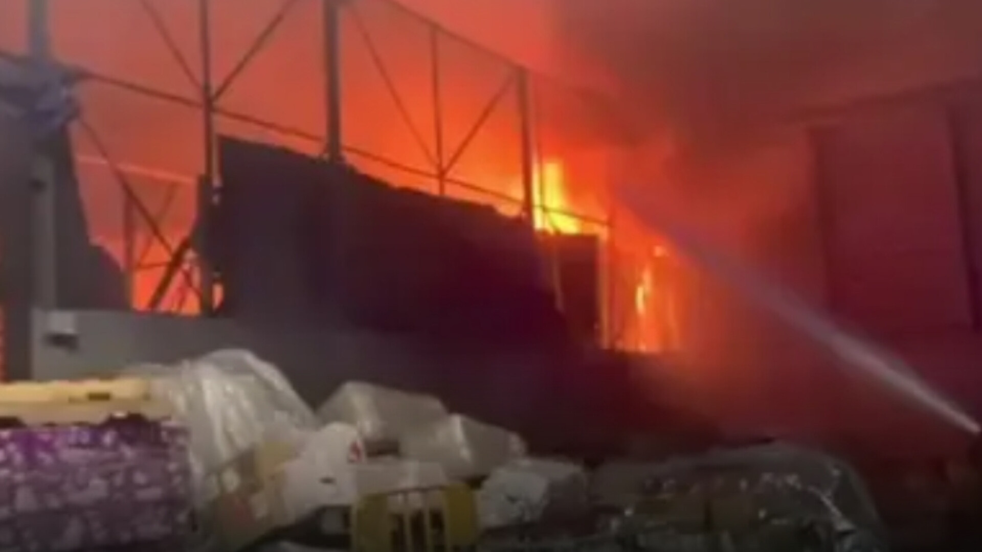 عاجل…ٱندلاع حريق داخل منطقة البضائع التابعة لشركة “لارام” بمطار محمد الخامس