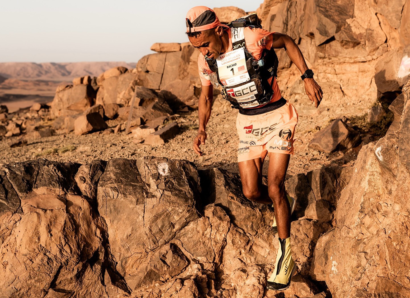 ماراطون الرمال: رشيد المرابطي ومارلين نقاش يحسمان المرحلة الخامسة