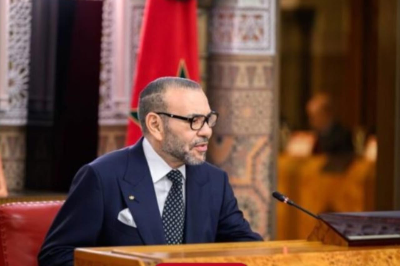 الملك يعين مسؤولين جدد بمناصب عليا ويؤشر على تعيينات لـ35 واليا وعاملا وسفيرا