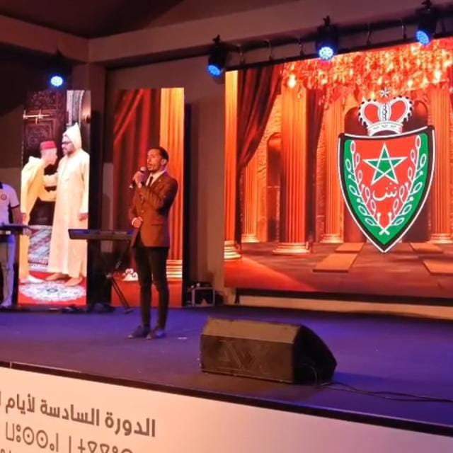 الفنان الوطني أحمد هزلي يتألق في الدورة السادسة للأبواب المفتوحة للأمن الوطني بأغنية “الله الوطن الملك”