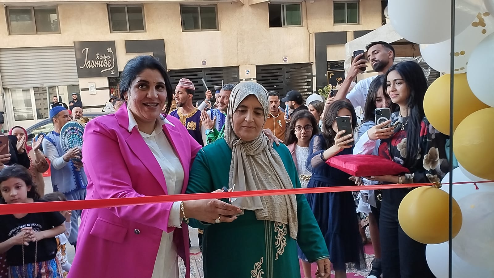 افتتاح مشروع SS Chop* هو مناسبة مميزة، حيث يهدف البوتيك إلى تقديم *ملابس جاهزة للنساء والأطفال*. يعتبر هذا المشروع فرصة رائعة لتلبية احتياجات الأسرة من الأزياء