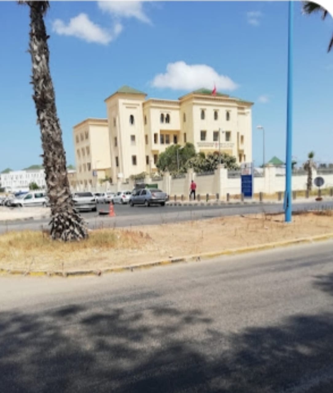 تمكنت عناصر الشرطة بمنطقة أمن مولاي رشيد بمدينة الدار البيضاء، مساء اليوم السبت 13 دجنبر الجاري، من توقيف 14 شخصا يشتبه في تورطهم