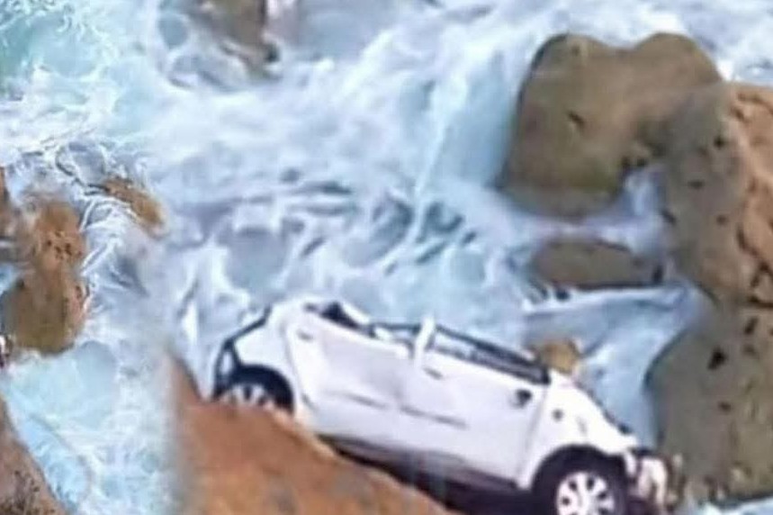 سقوط سيارة بالجرف الأصفر يخلّف وفاة سيدة واستمرار البحث عن مفقودين بقلم الاعلامي – محمد كرومي