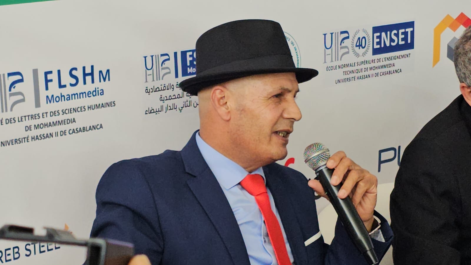 مولاي أحمد غزلاني…اسم يهزّ الساحة الإعلامية…و يخطف الأضواء من قلب المحمدية…