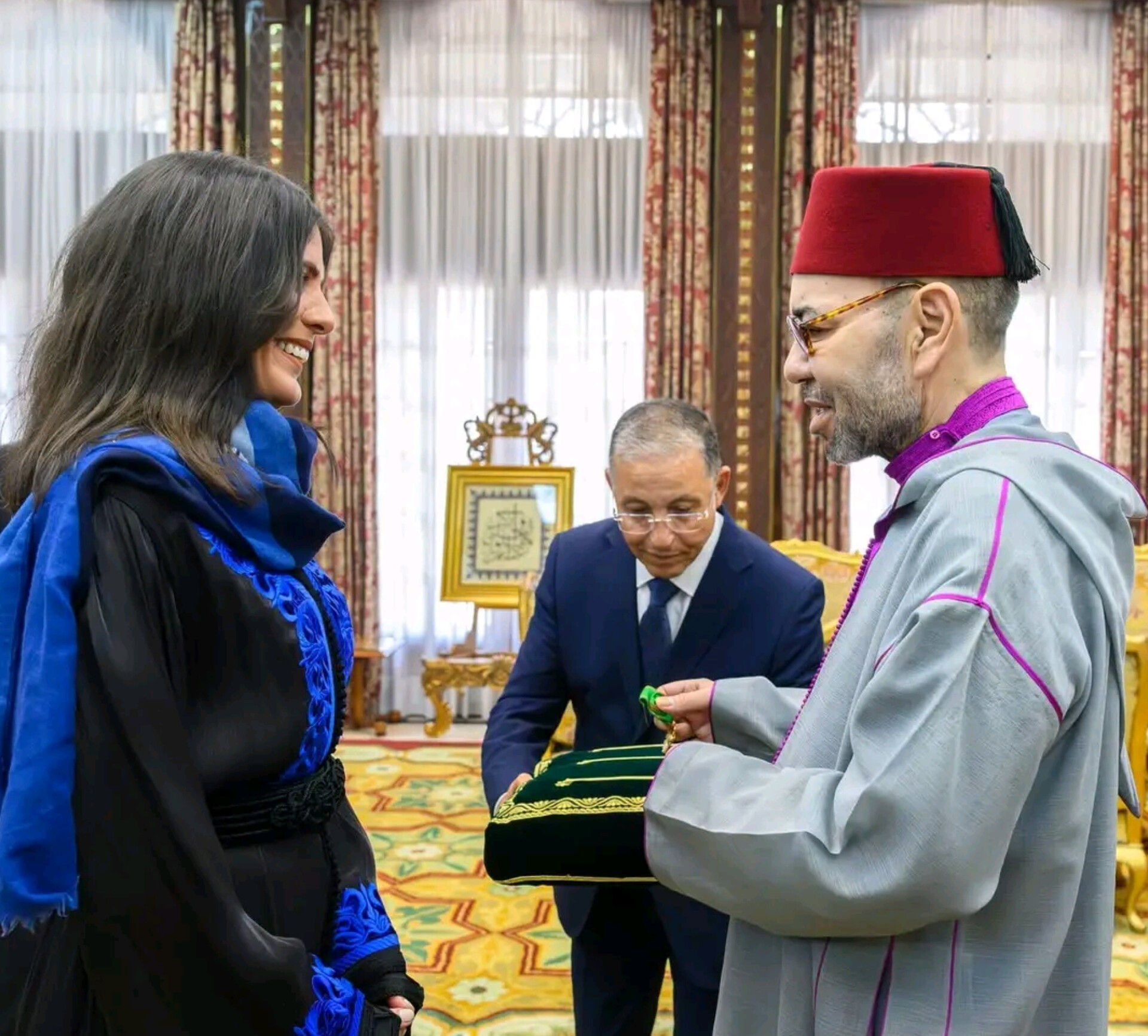 استقبل صاحب الجلالة الملك محمد السادس، نصره الله، يوم أمس الاثنين بالقصر الملكي بالرباط، المتسلقة المغربية نوال صفنضلة، التي تمكنت مؤخرا من تسلق قمتي إيفيريست ولوتسي، دفعة واحدة.  وخلال